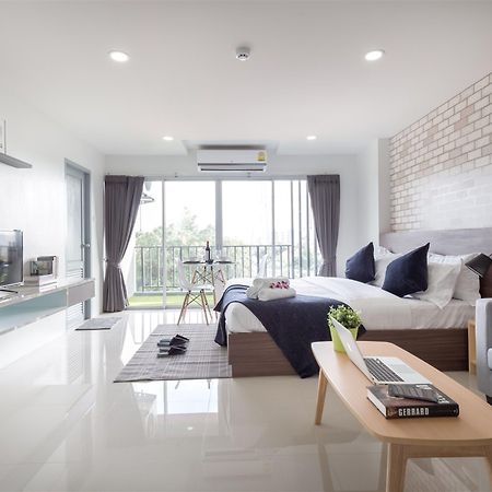 Q Space Residence Bangkok Exterior photo