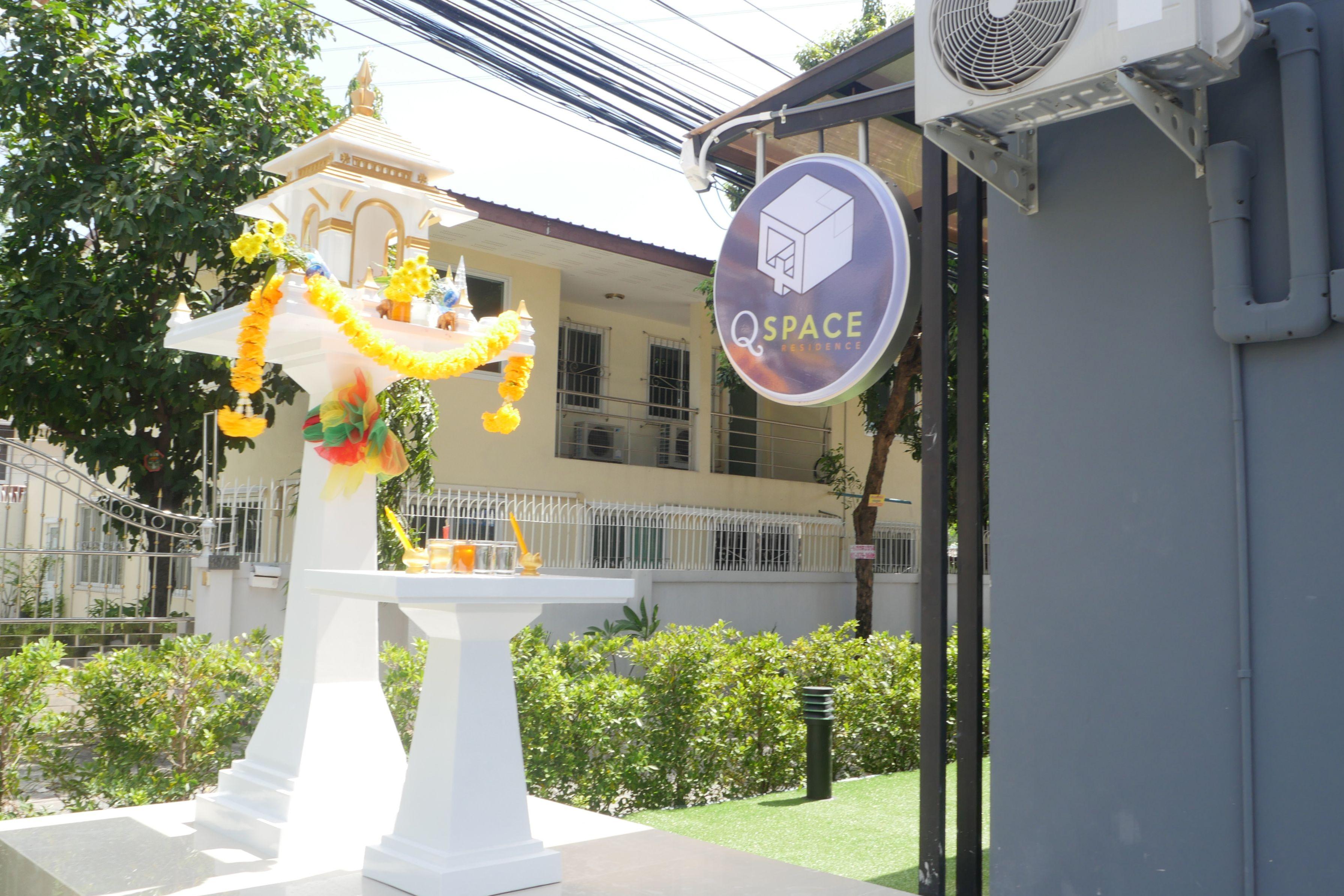 Q Space Residence Bangkok Exterior photo